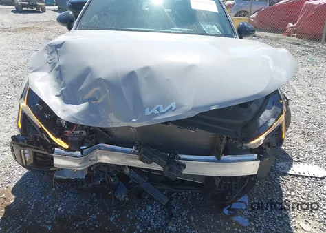 2025 Kia K5 Gt Line z USA, uszkodzony, nr VIN KNAG64J75S5291288